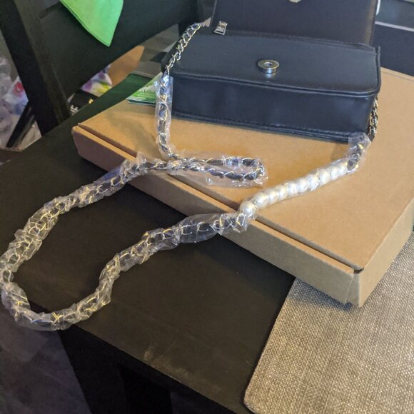 Badgley Mischka - Picture 7 of 8